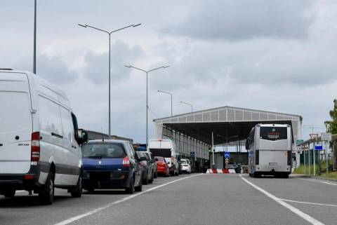 На кордоні з Польщею – черги з 315 авто